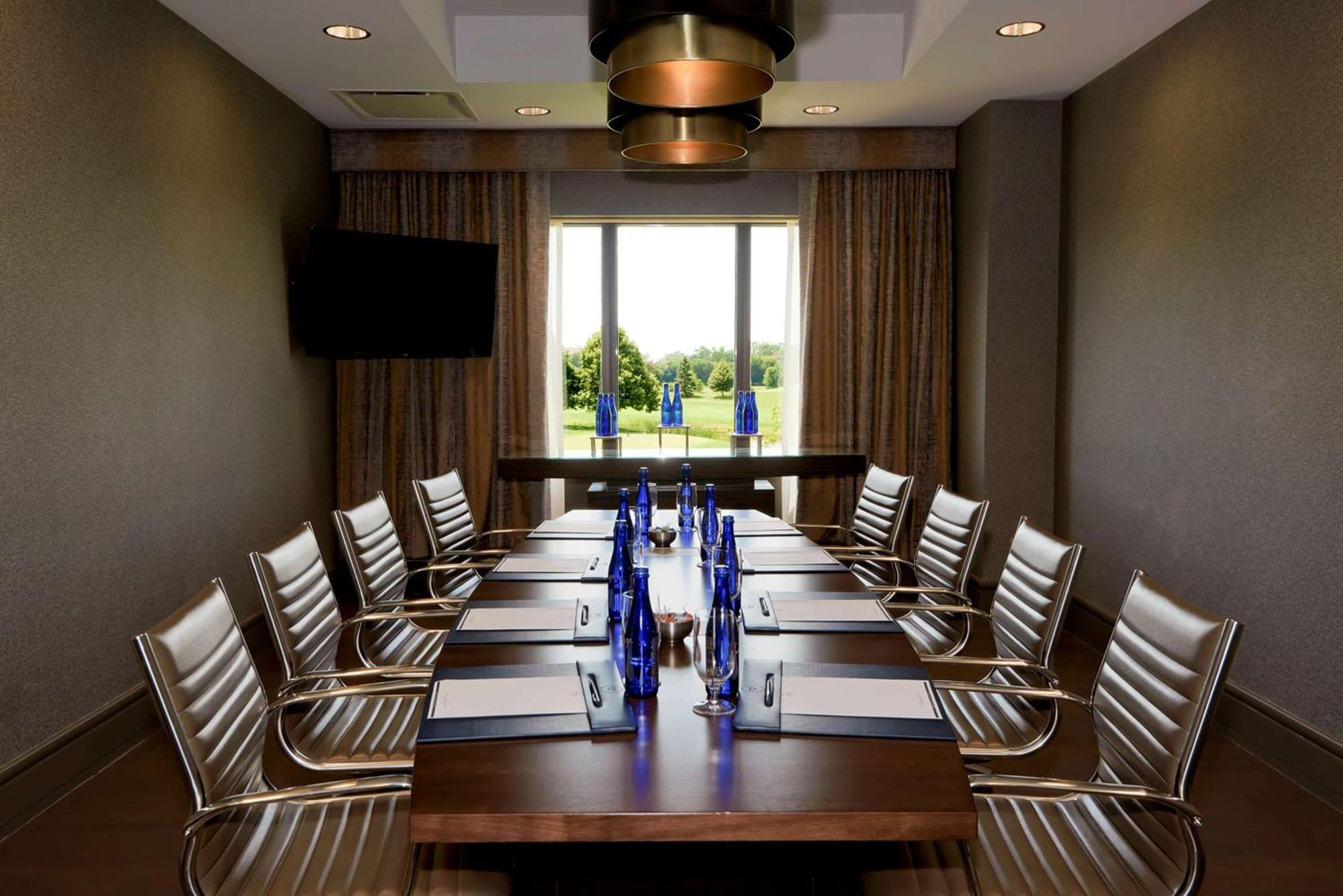 Hilton Chicago Oak Brook Hills Resort & Conference Center Экстерьер фото