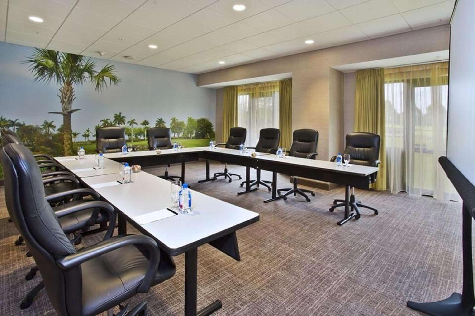 Hilton Chicago Oak Brook Hills Resort & Conference Center Экстерьер фото