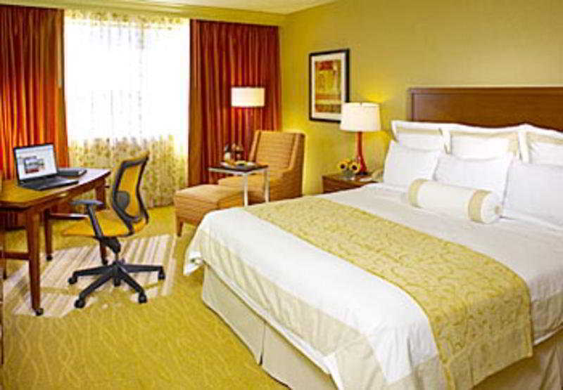 Hilton Chicago Oak Brook Hills Resort & Conference Center Экстерьер фото